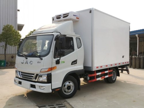 厢长3.7米江淮新骏铃一排半冷藏车