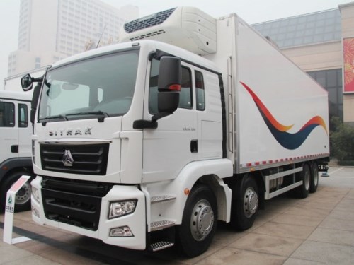 厢长9.6米重汽MAN前四后八冷藏车
