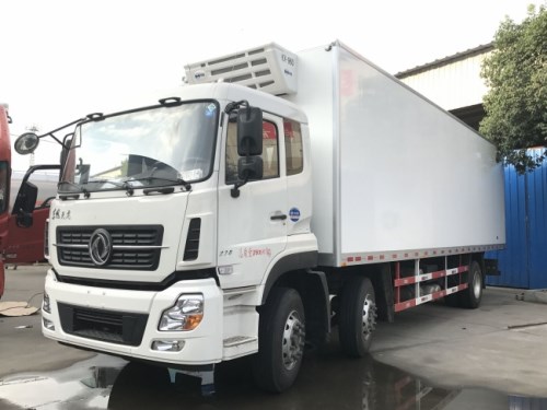 厢长9.6米东风天龙小三轴冷藏车