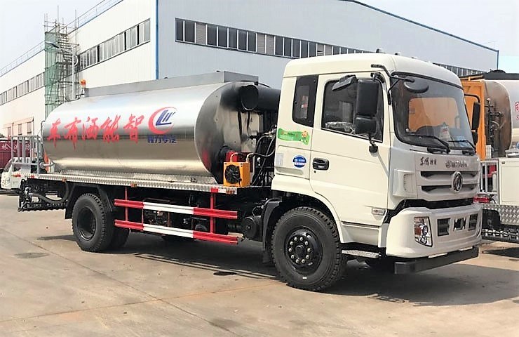 12方东风特商沥青洒布车