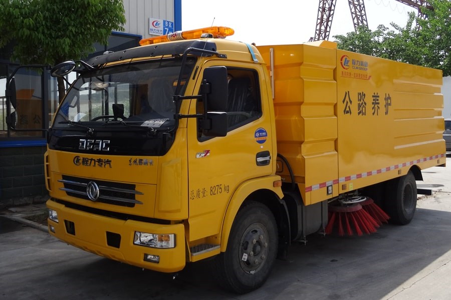 高端东风3吨清扫车