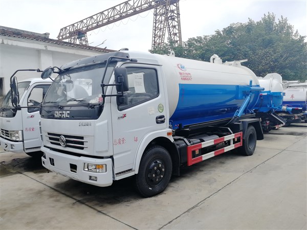 东风8方吸污车